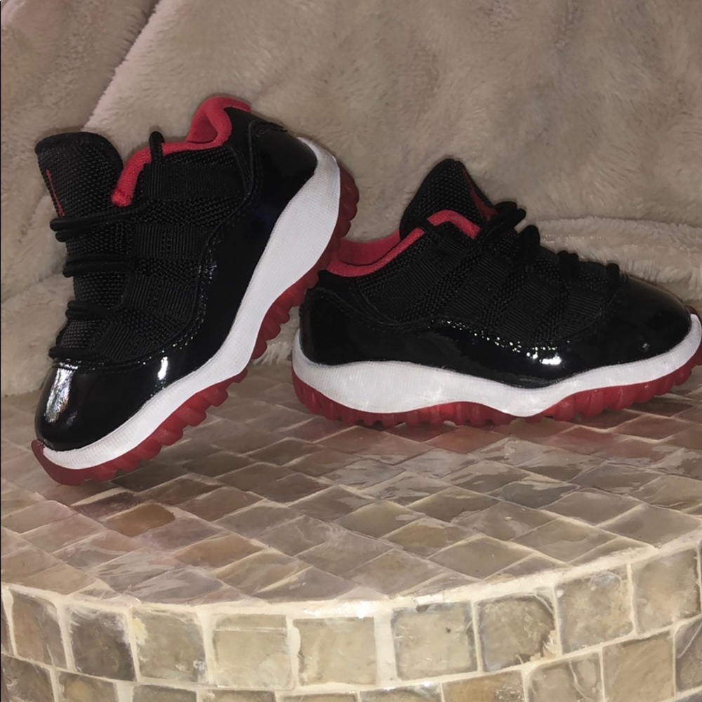 Jordan Bred 11s Retro Kids sz 5c